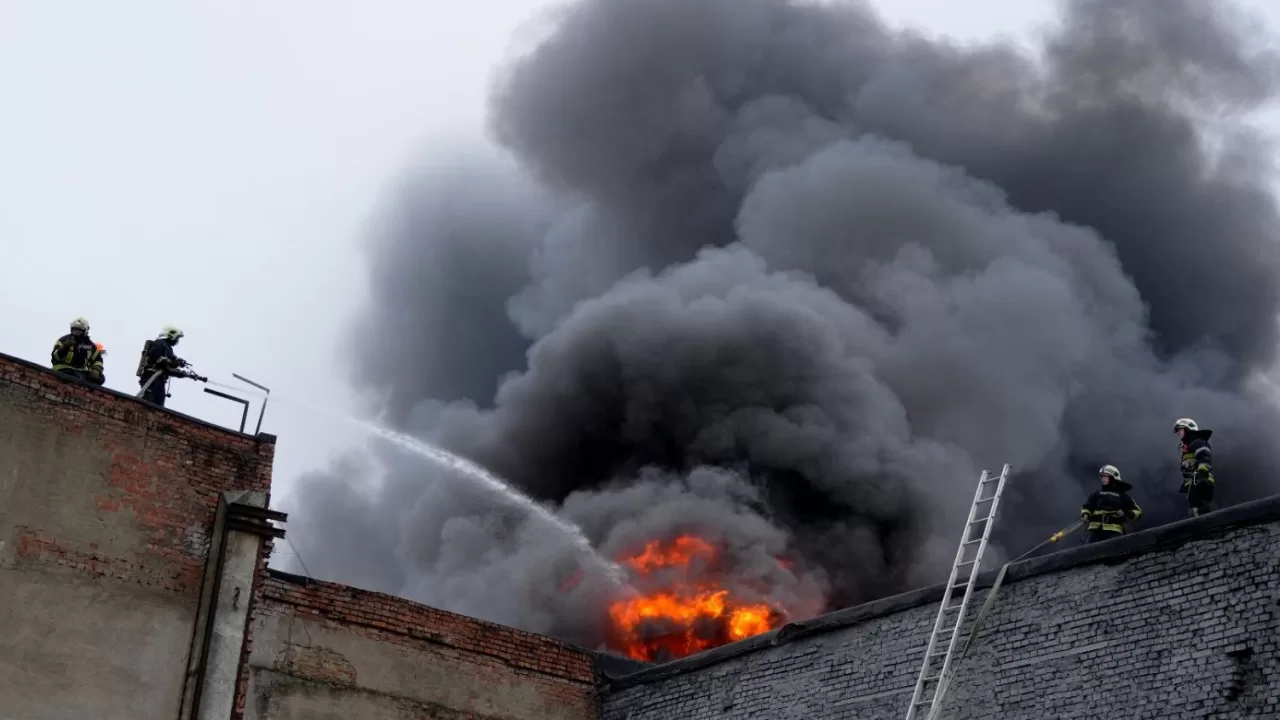 Спасатели на месте пожара / Фото архивное: ГСЧС Украины