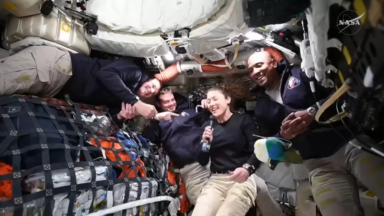 Artemis II летить до Місяця / Скриншот