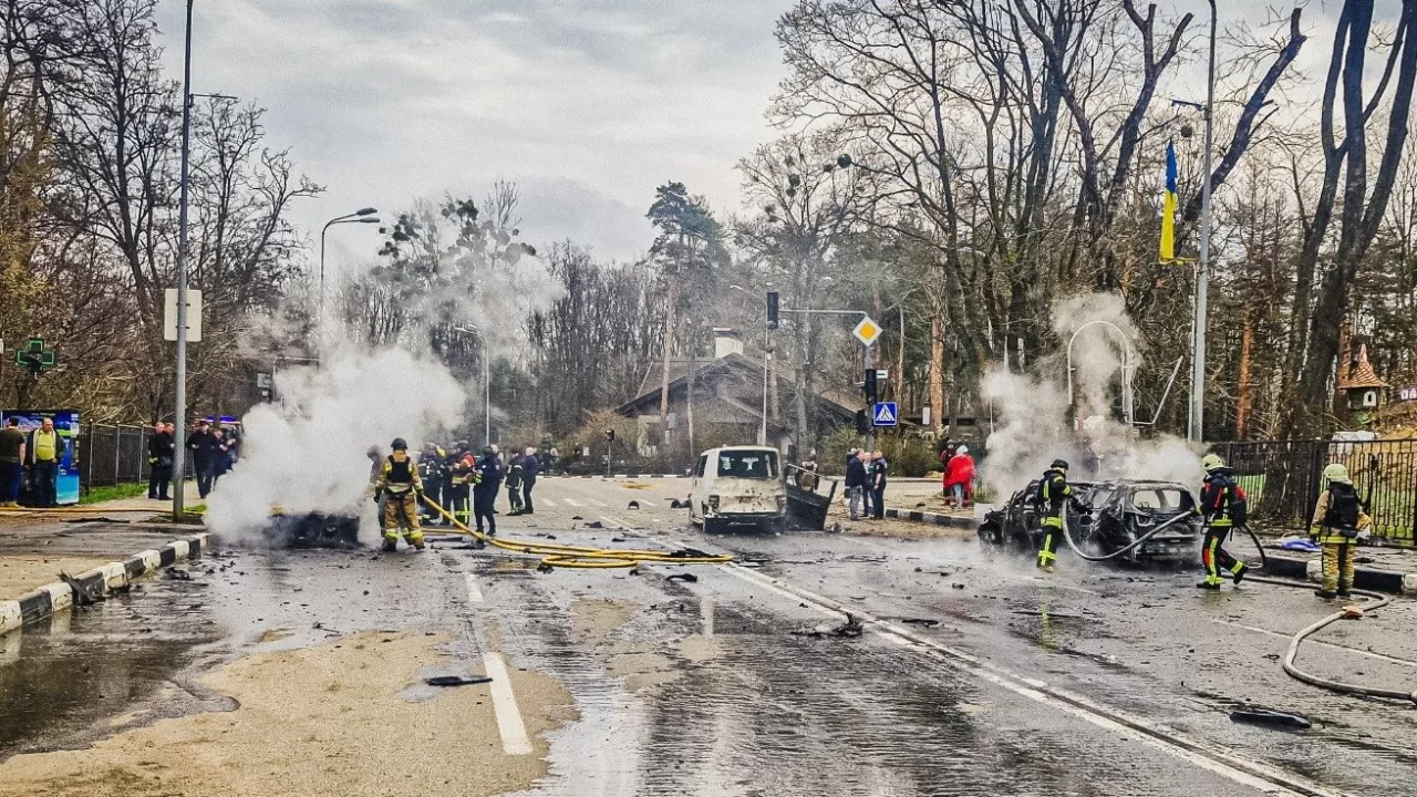 Місце влучання БпЛА у Харкові / Фото: ДСНС