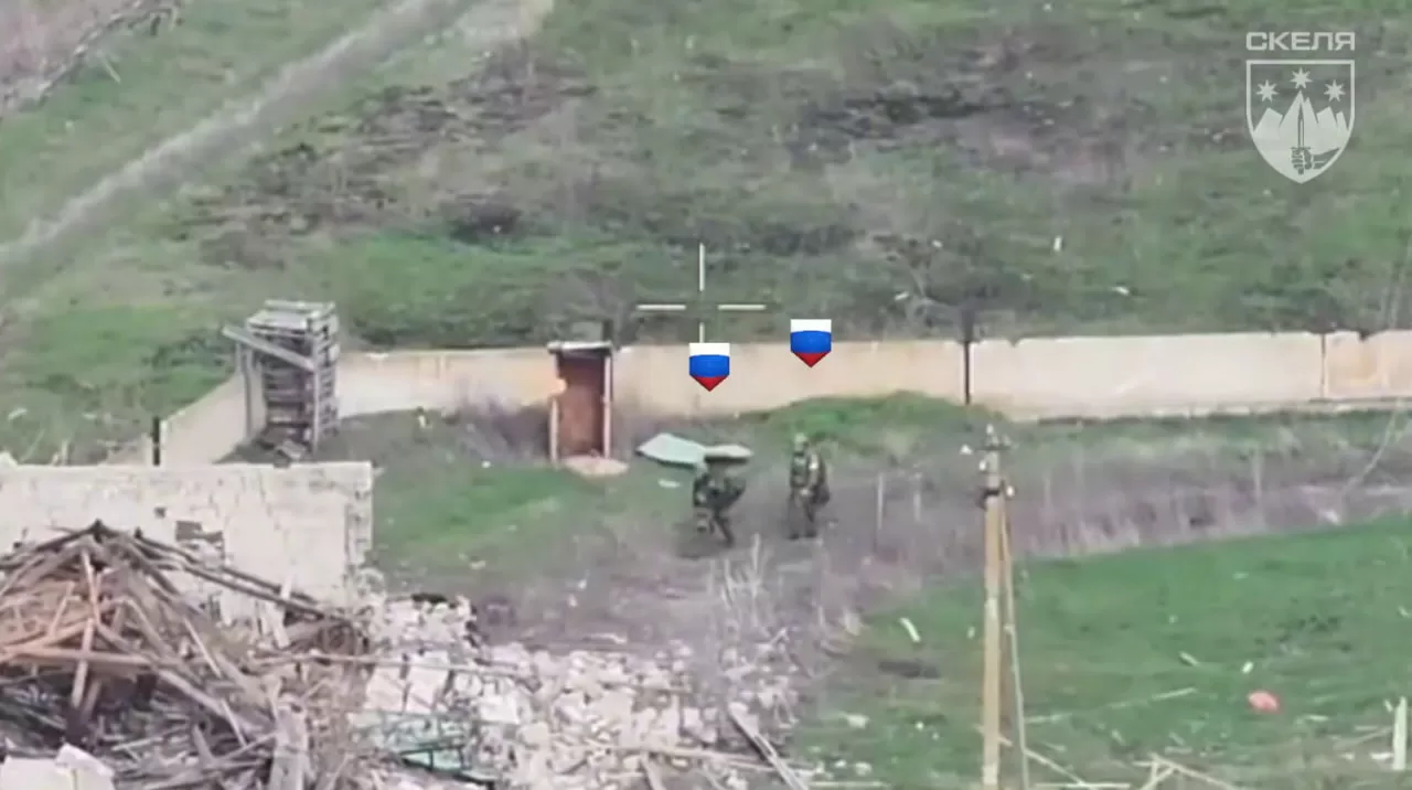 Російські військові в зоні відповідальності полку "Скеля" / Скриншот