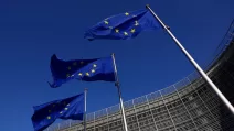Флаги Евросоюза на фоне здания Еврокомиссии / Фото Reuters
