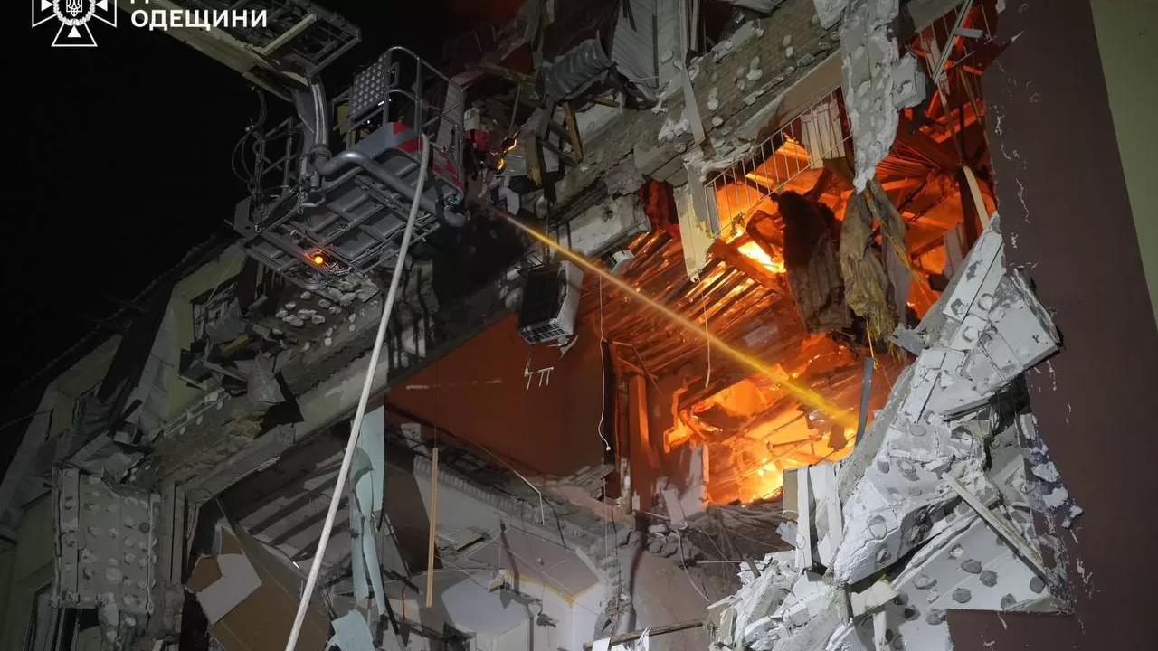 Наслідки атаки на Одесу 6 квітня / Фото: ДСНС