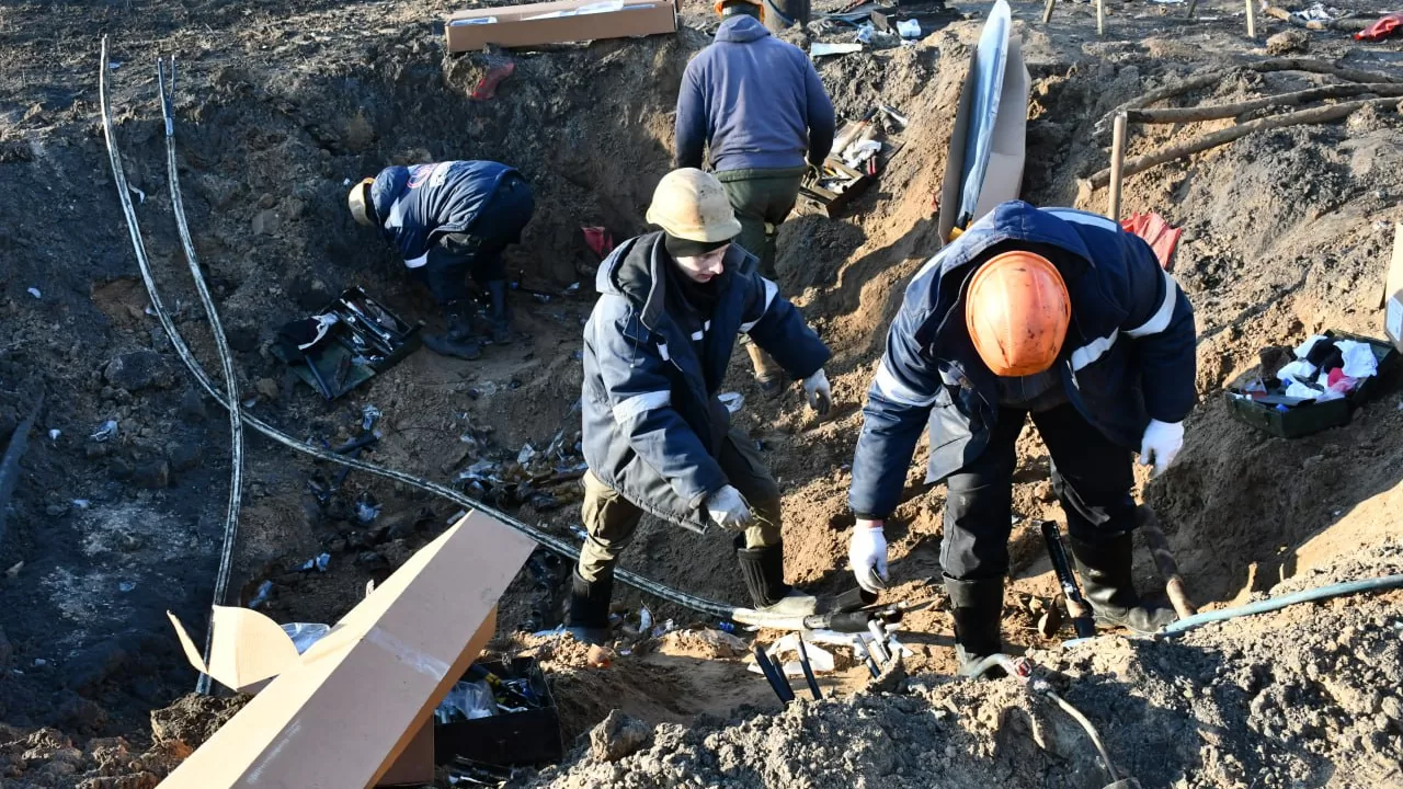 Ликвидация последствий обстрела / Фото архивное: АО "Черниговоблэнерго"