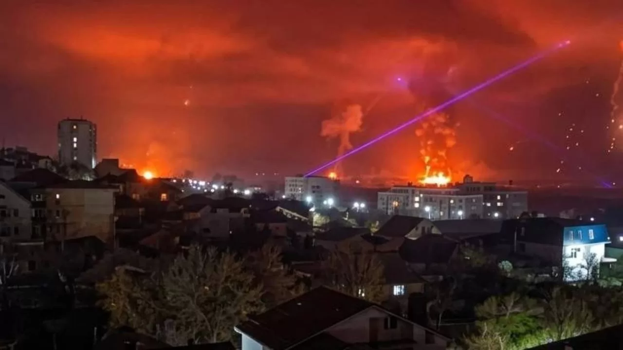 Пожар на нефтетерминале "Шесхарис" в Новороссийске, РФ / Фото: t.me/astrapress