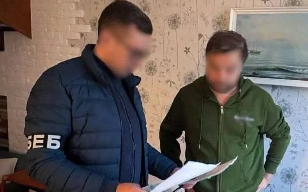 Оголошення підозри учаснику схеми із закупівлями для "Укргазвидобування" / Фото: БЕБ