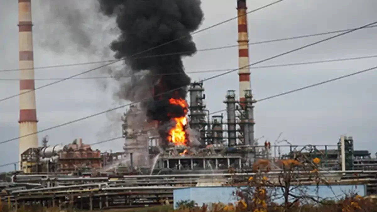 Пожар на Саратовском НПЗ. 16 октября 2025 / Скриншот видео