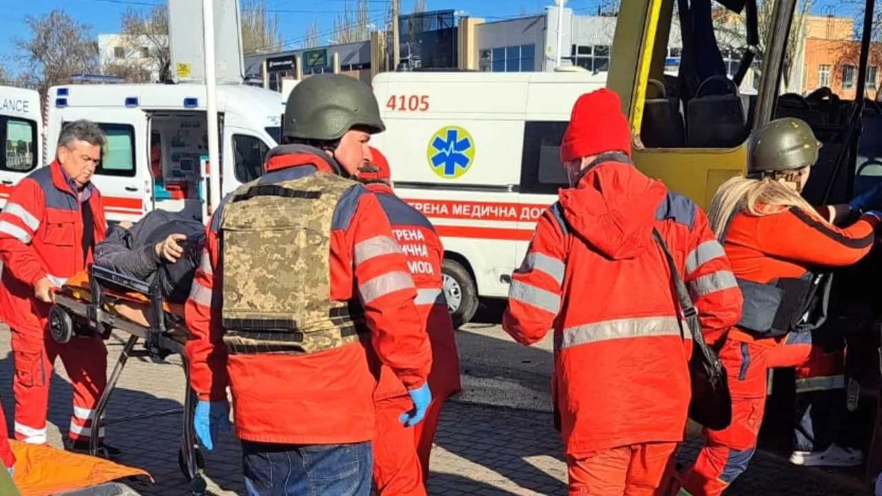 Оказание помощи раненым в Никополе / Фото: Днепропетровский областной совет