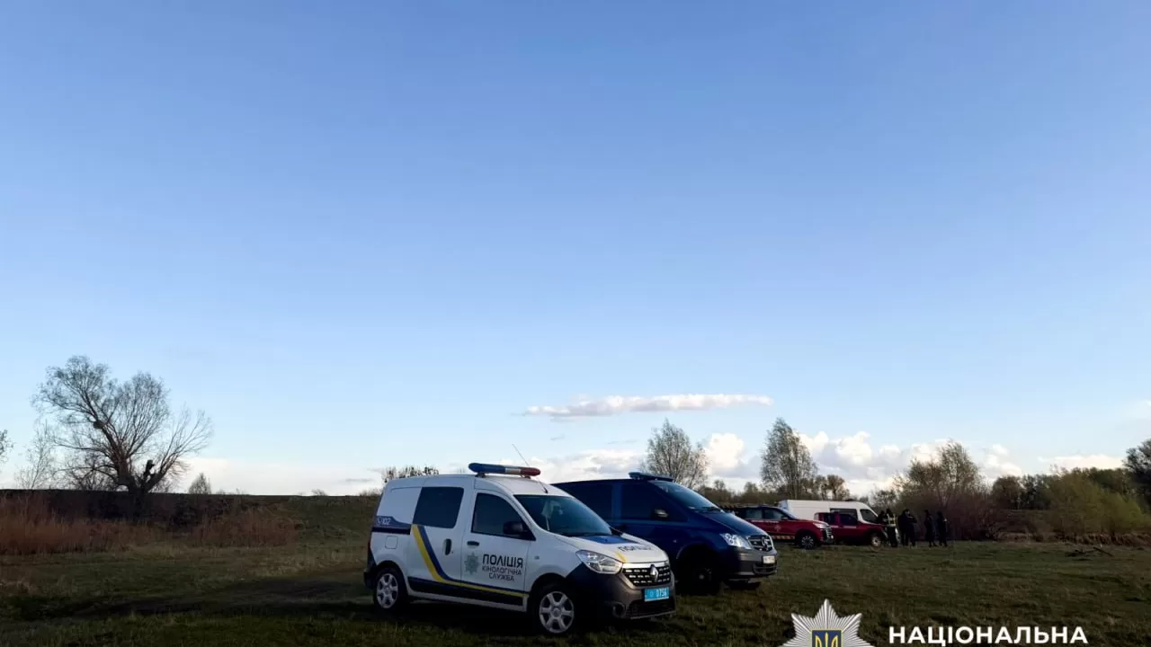 Правоохоронці на місці виявлення тіла дитини на Рівненщині / Фото: Нацполіція
