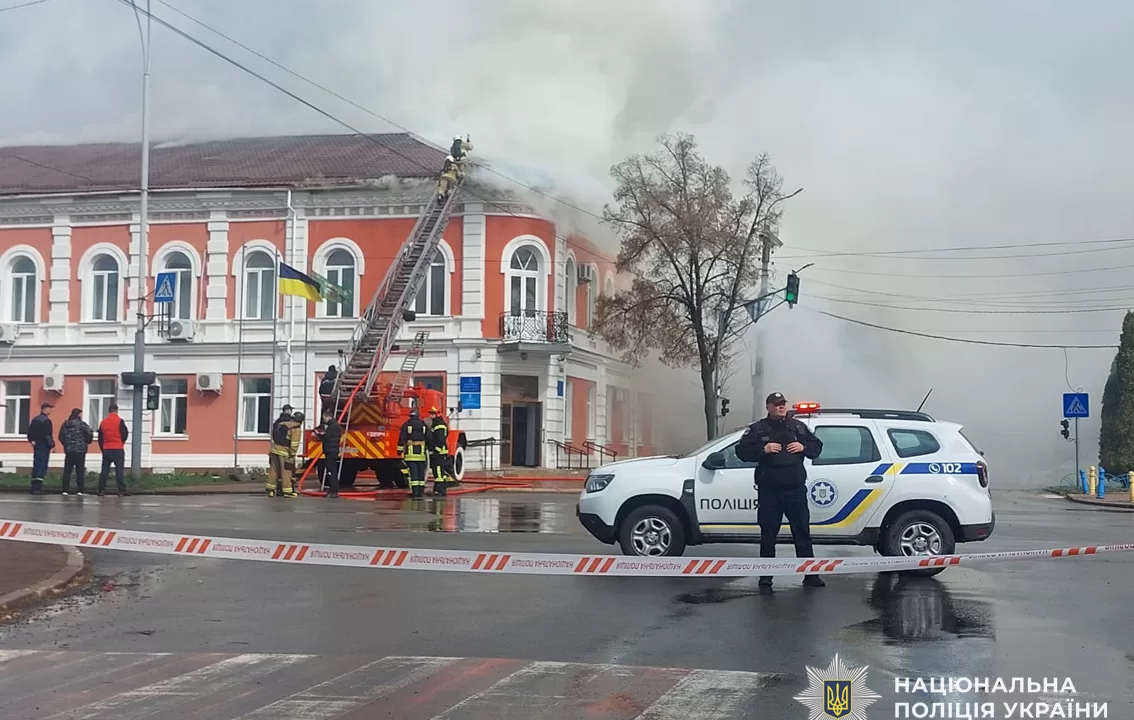 Последствия попадания БпЛА в горсовет Прилук / Фото: ГУНП в Черниговской области