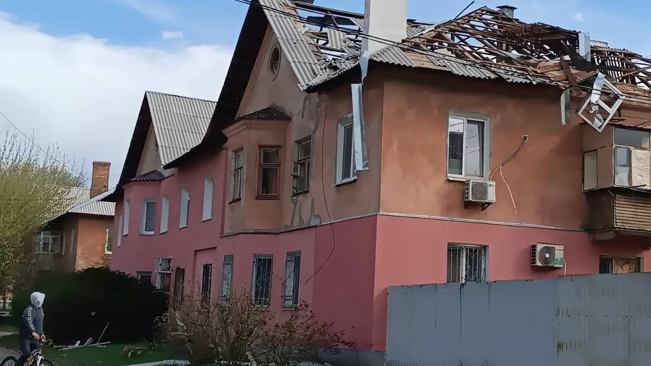 Поврежденный обстрелом дом на Днепропетровщине / Фото: Николай Лукашук, Telegram