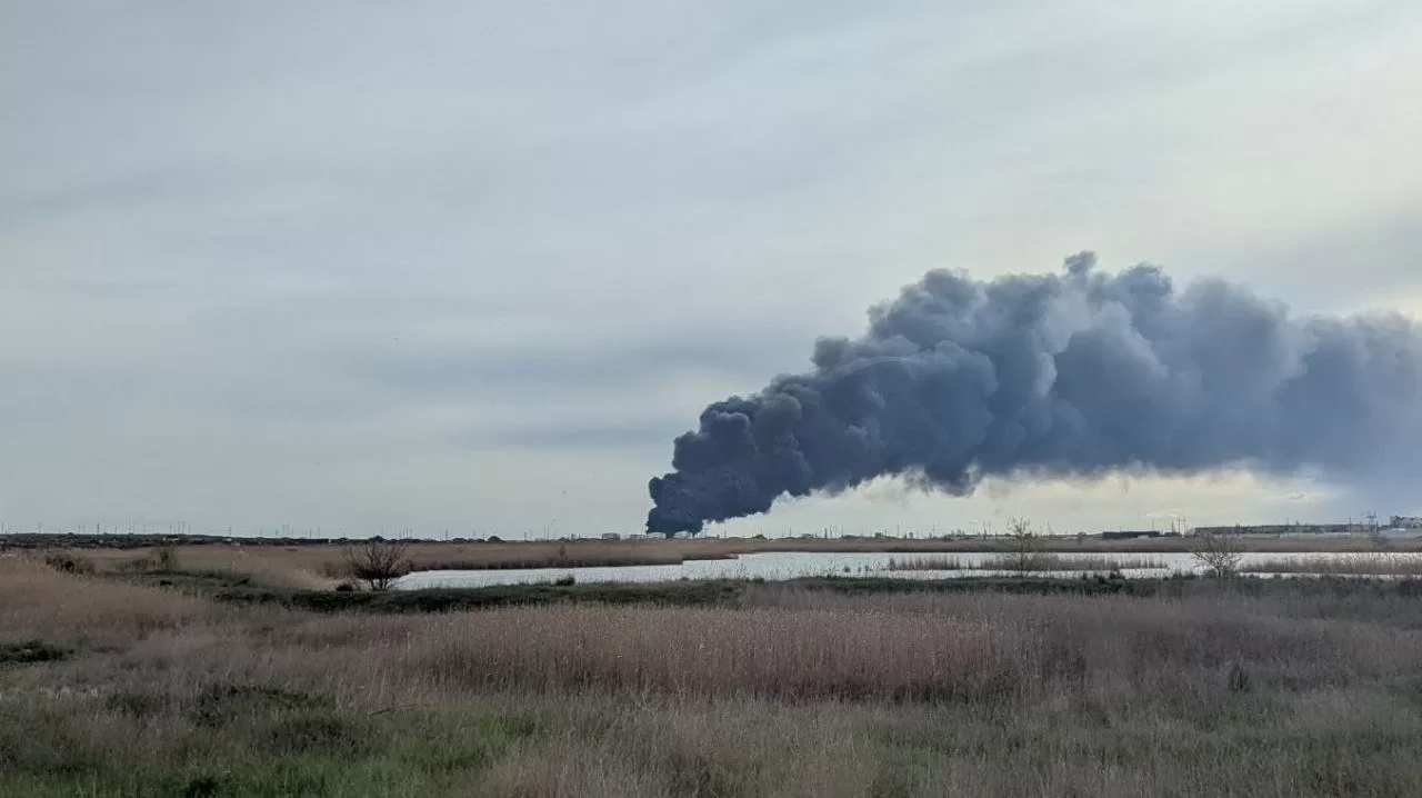 Пожежа на нафтобазі у Феодосії / Фото: t.me/Crimeanwind