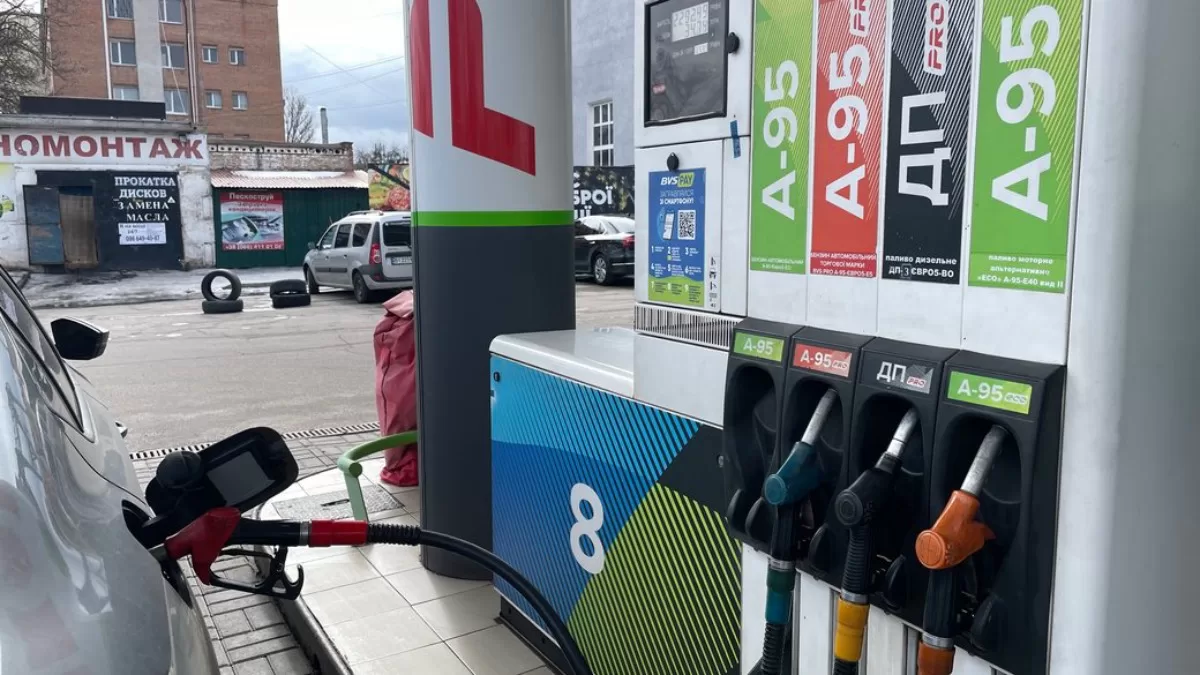 Мережа АЗК Укрнафта розпочала зниження цін на пальне / Фото Суспільне Полтава