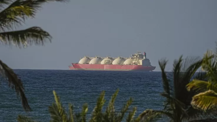 Судно проходить через Ормузьку протоку 8 квітня / Фото Anadolu