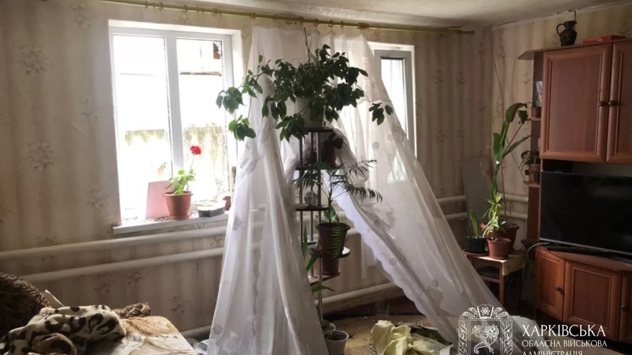 В результате обстрела повреждены как минимум восемь частных домов / Фото Харьковская ОВА