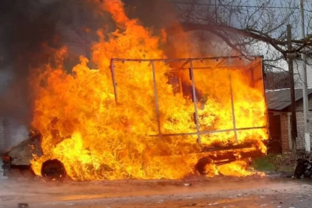 Грузовик после удара российского дрона / Фото: ГУНП в Харьковской области