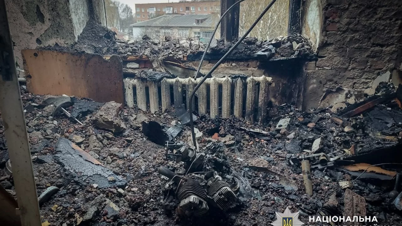 Фрагмент "шахеда" в уничтоженной квартире / Фото: Нацполиция