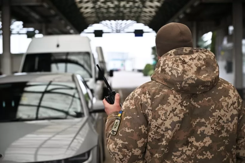 Пограничник на пункте пропуска / Фото: ГПСУ