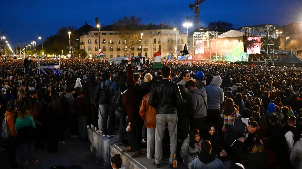 Митинг против Орбана / Фото: AP News