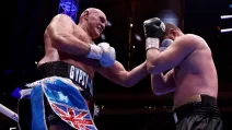 Тайсон Фьюри уничтожает россиянина / Фото Reuters