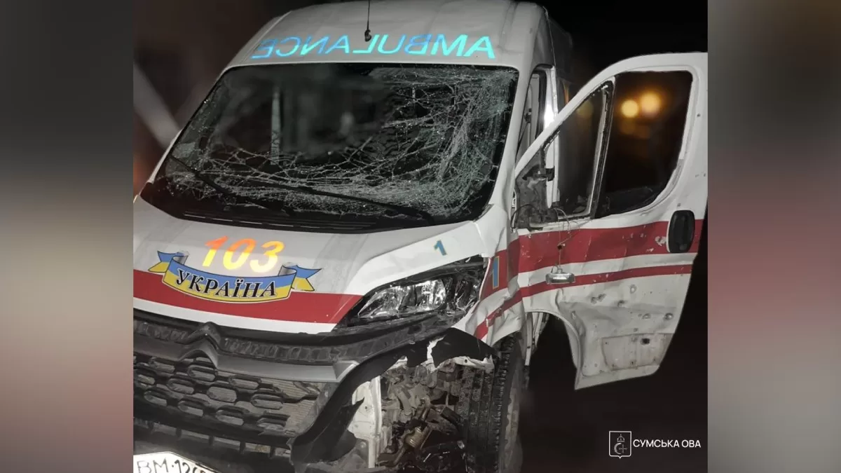 Повреждённый автомобиль медиков / Фото t.me/hryhorov_oleg