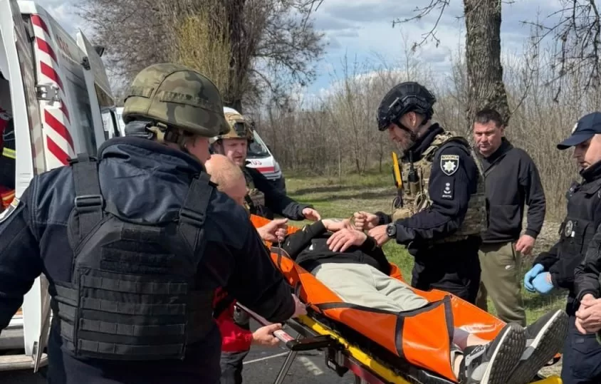 Госпіталізація пораненого у Дніпрі / Фото: Нацполіція