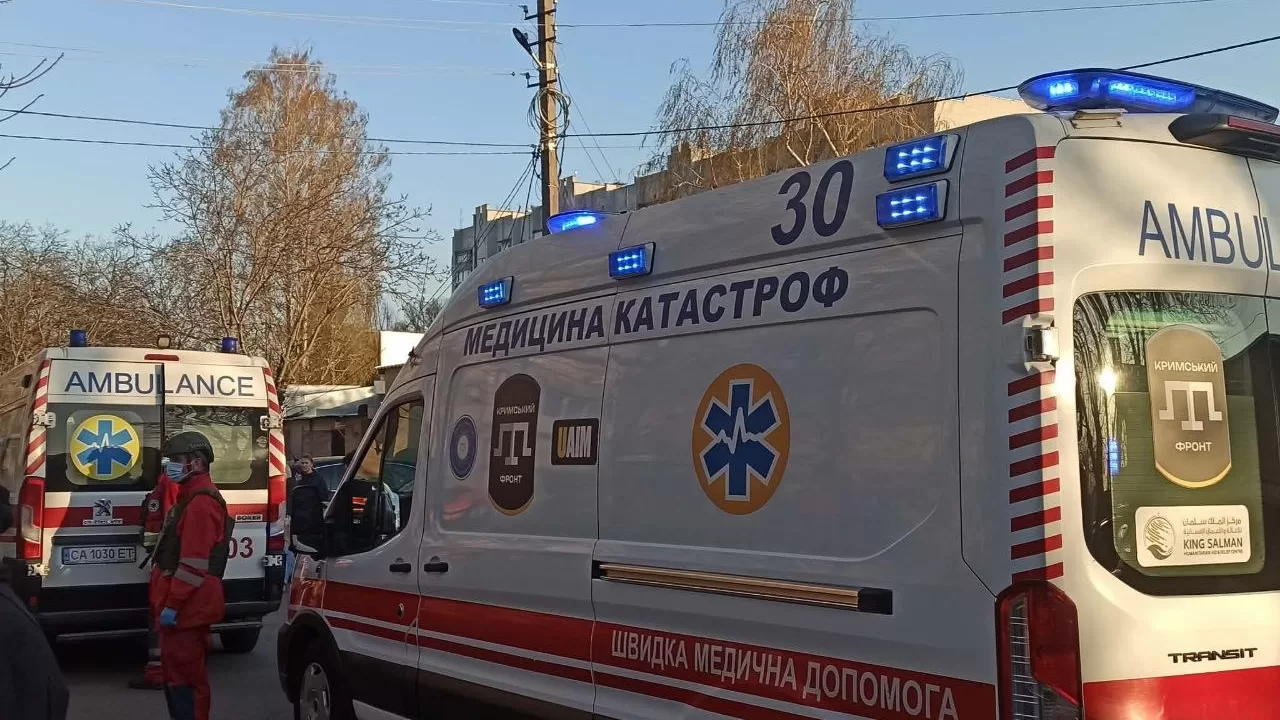 "Швидка" на місці обстрілу в Черкасах / Фото: Черкаська ОВА