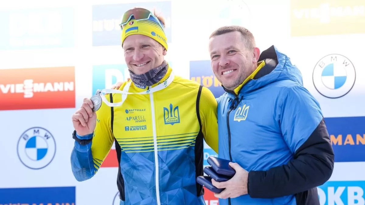 Сергій Семенов (ліворуч) поруч з президентом Федерації біатлону України Іваном Крульком / Фото biathlon.com.ua