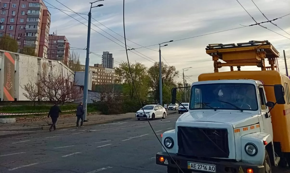 Двое мужчин пострадали в результате обстрела Днепра 17 апреля / Фото: Борис Филатов