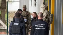 Затримання підозрюваної у вербуванні жінок / Фото: Закарпатська обласна прокуратура