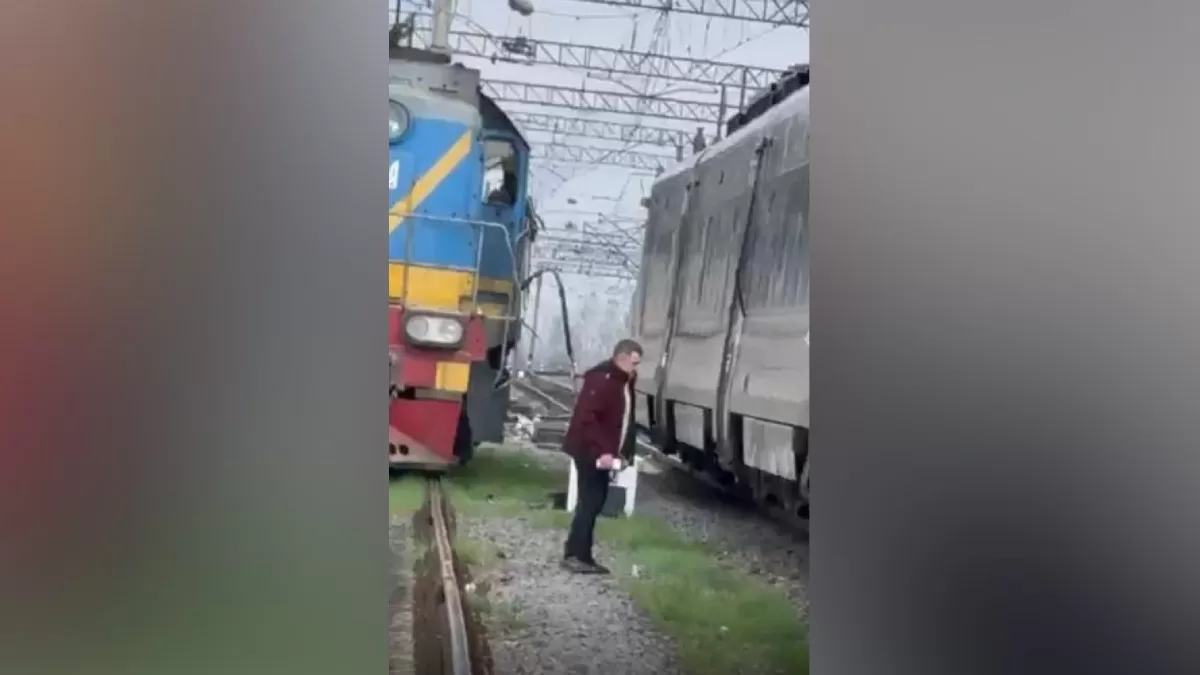 Бічне зіткнення на станції Браїлів: 576 пасажирів евакуйовано / Фото Укрзалізниця