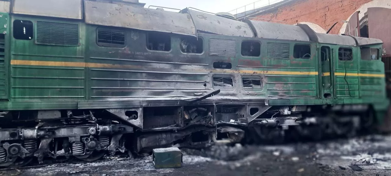Пошкоджений обстрілом поїзд на Харківщині / Фото: Міністерство розвитку громад та територій України