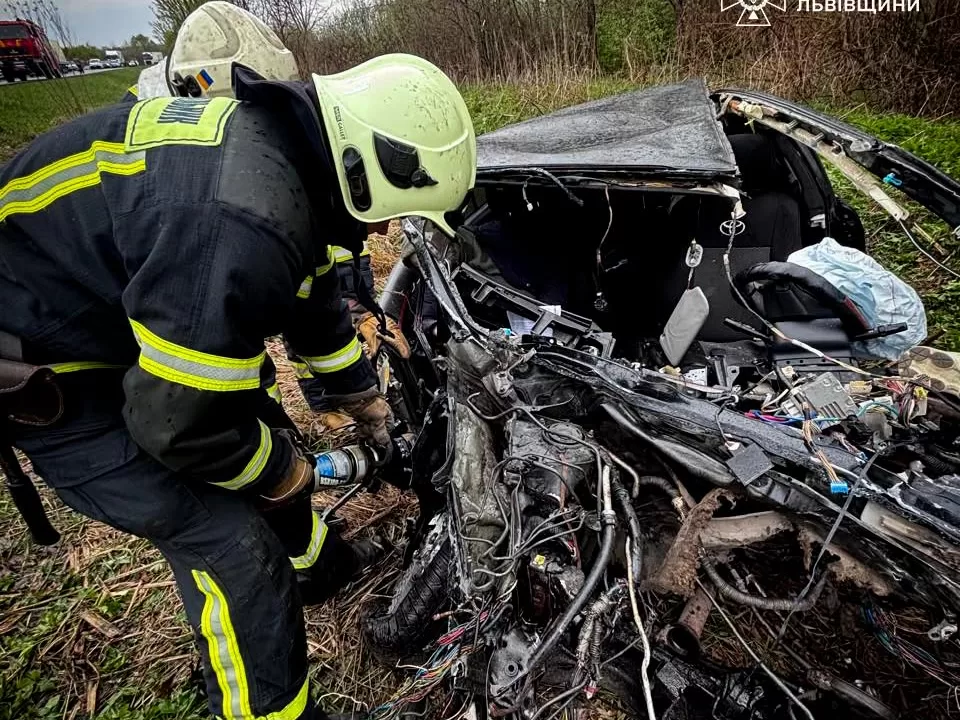 Знищена внаслідок ДТП Toyota Avensis / Фото: ДСНС Львівщини