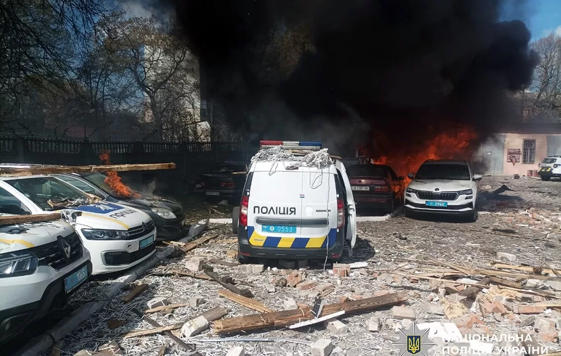 Пожежа на території райвідділу у Прилуках / Фото: Нацполіція