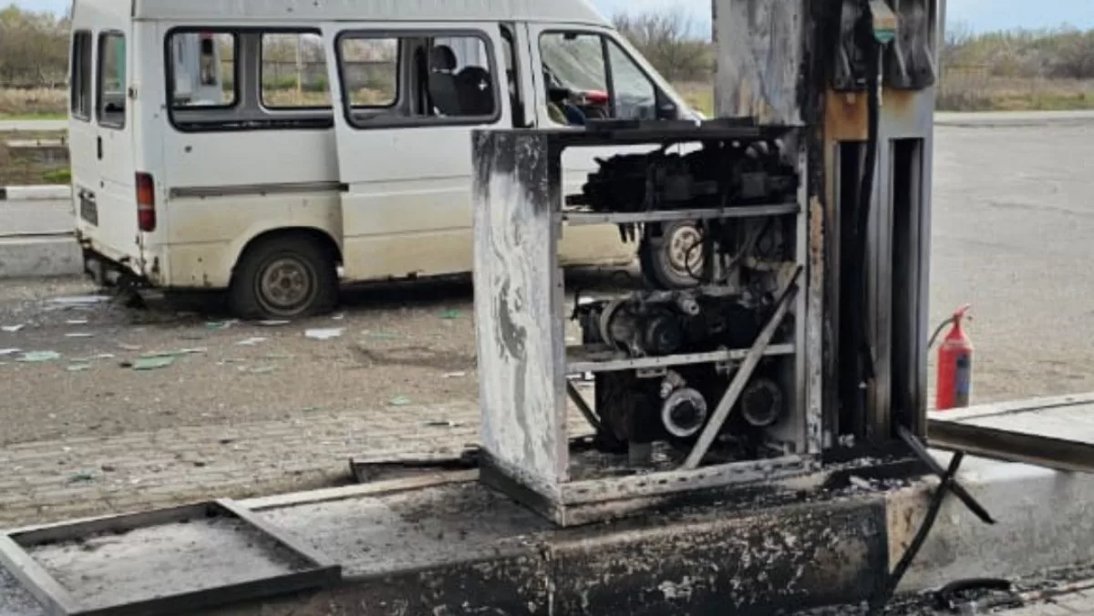 Влучання відбулося в місцеву автозаправну станцію / Фото Нацполіція