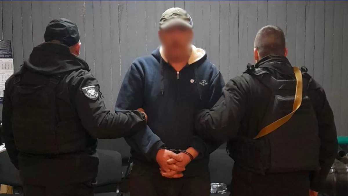 П'яний чоловʼяга погрожував вбити людей в магазині / Фото Нацполіція