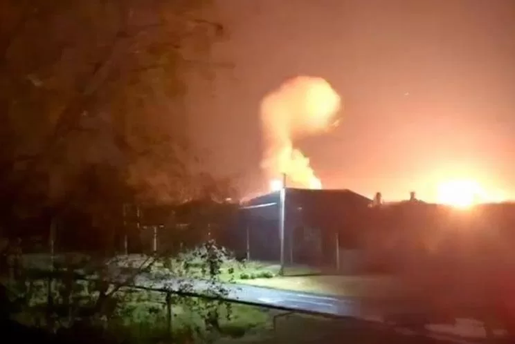 Дым после взрыва в районе станции Персиановка / Скриншот