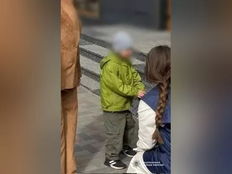 Шестирічний хлопчик, якого намагалася продати власна мати / Фото: Нацполіція