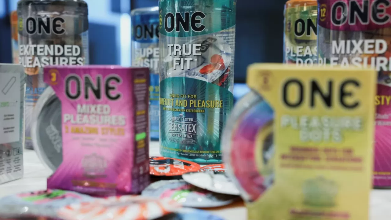 Презервативи ONE від компанії Karex на виставці в Петалінг-Джаї, Малайзія, 21 квітня 2026 року / Фото: REUTERS