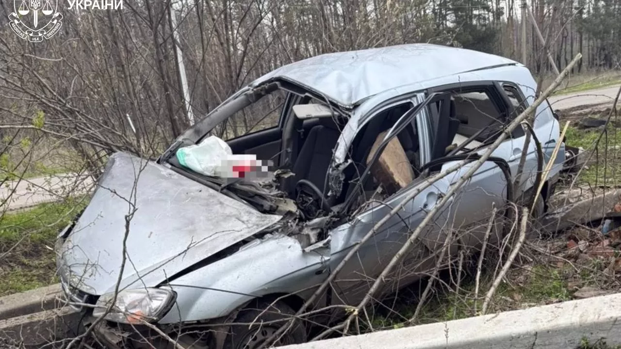 Пошкоджена внаслідок удару БпЛА KIA Cerato / Фото: Харківська обласна прокуратура
