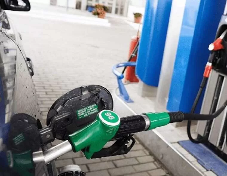 Машина на АЗС / Фото: antikor.info