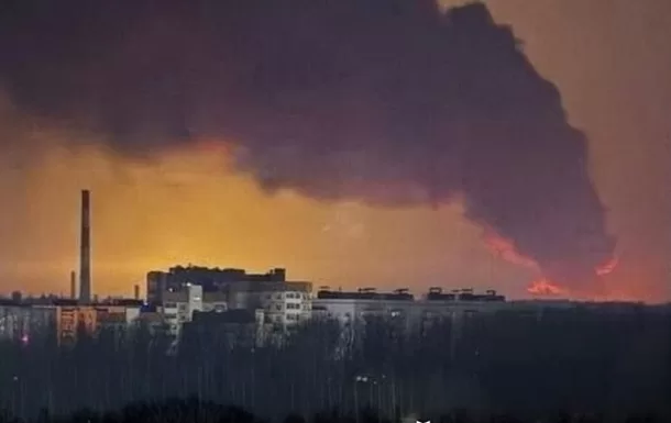 Пожежа на НПЗ в Ярославлі / Фото з соцмереж
