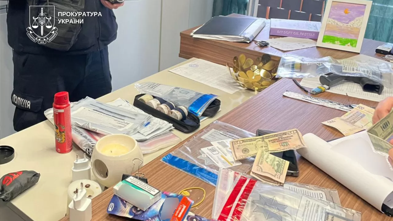 Изъятые во время обыска вещдоки / Фото: Закарпатская областная прокуратура