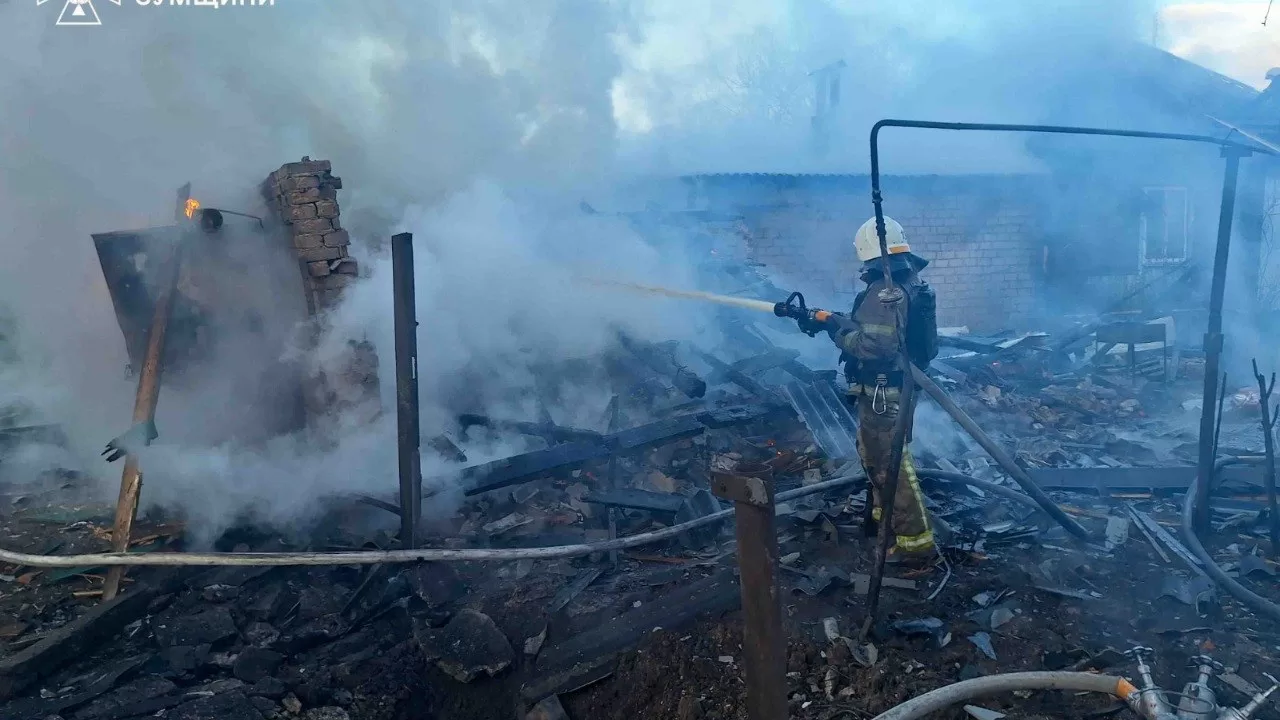 В Конотопе после удара БпЛА пострадали пять человек / Фото ГСЧС
