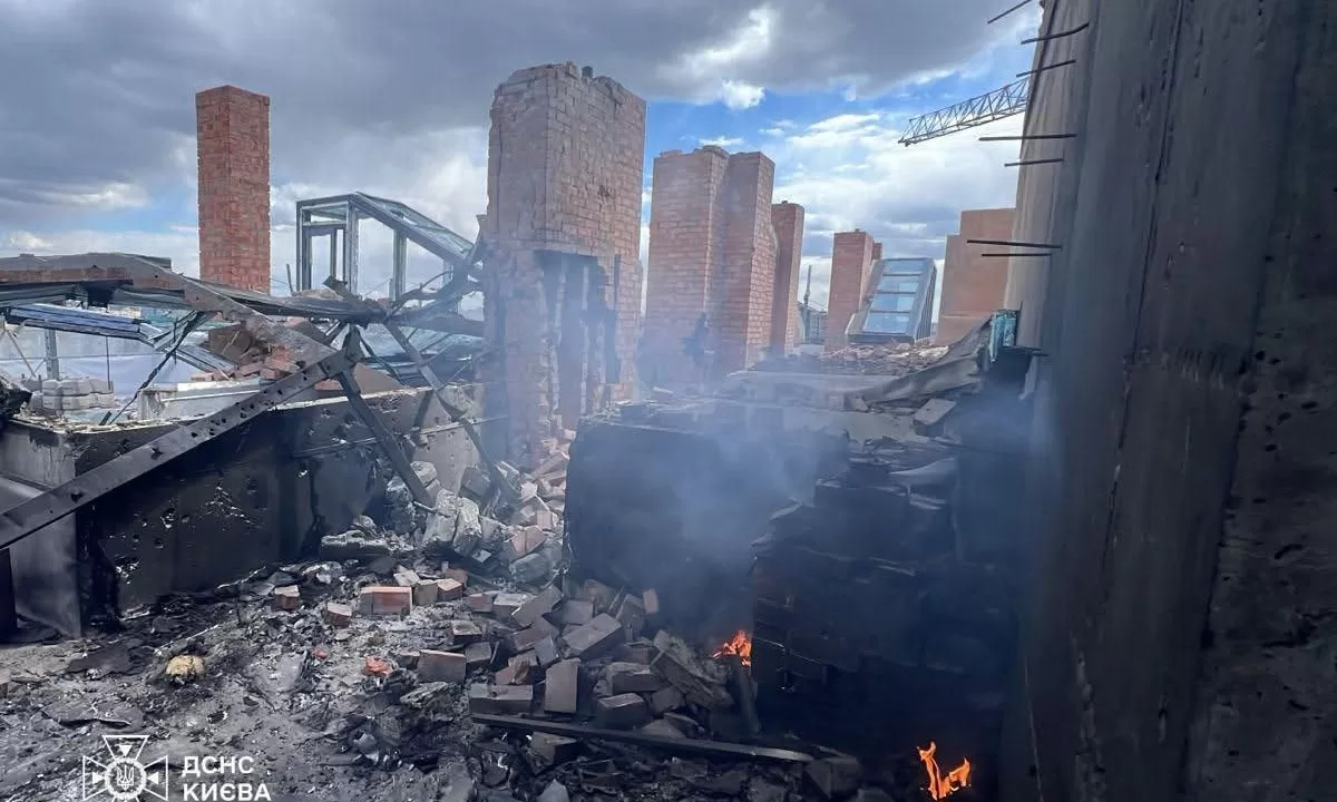 Поврежденный дроном дом в Киеве / Фото: ГСЧС