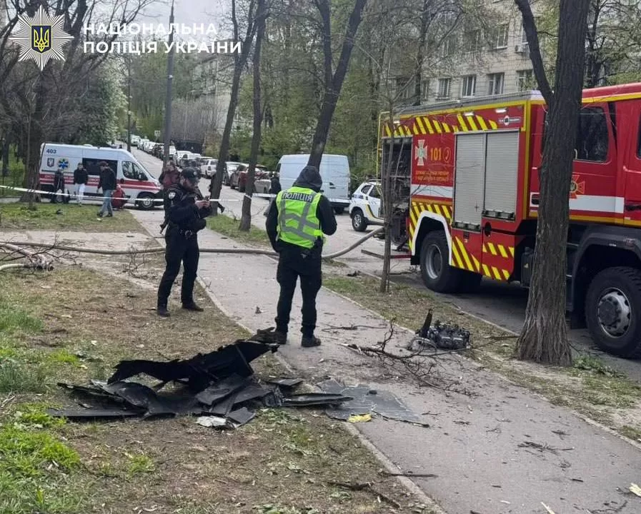 Место удара БпЛА в Киеве 28 апреля / Фото: Полиция Киева