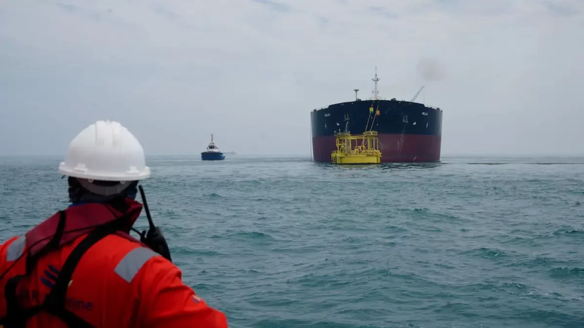 Нафтовий танкер HELGA, пришвартований біля одного з морських терміналів в Перській затоці / Фото: Reuters