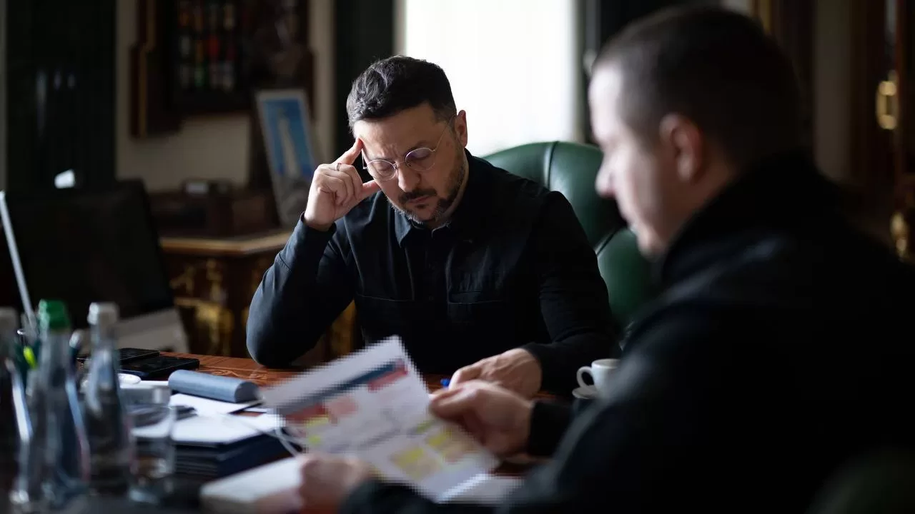 Отчет руководителя Службы внешней разведки Украины Олега Луговского президенту Украины Владимиру Зеленскому / Фото: ОПУ