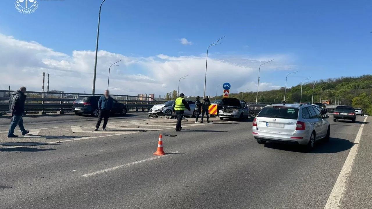 Место смертельного ДТП на Дарницком мосту / Фото: Киевская городская прокуратура