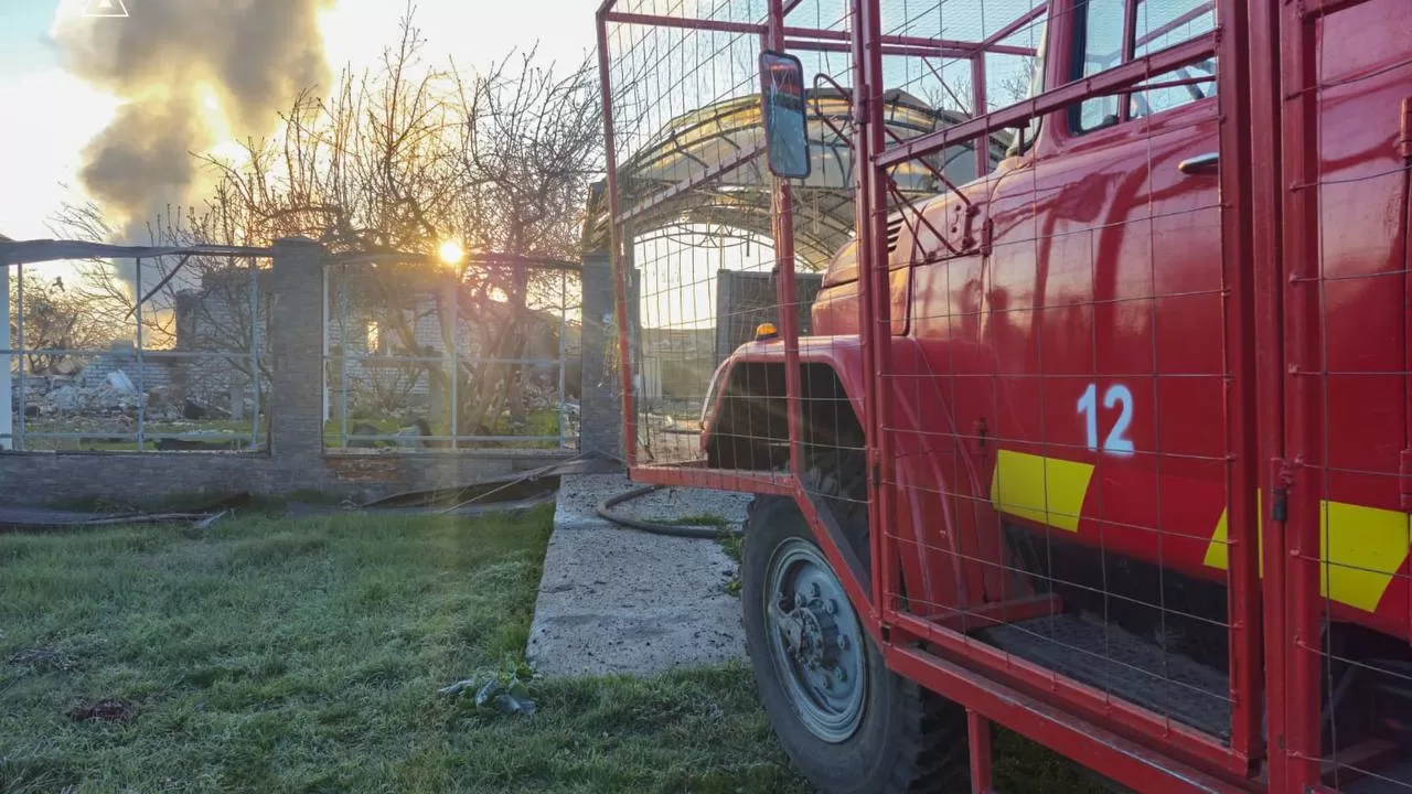 У Великому Бурлуці після атаки БпЛА поранено 62-річну жінку / Фото ДСНС