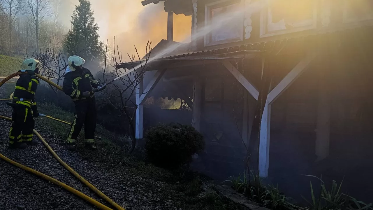 У готелі на Закарпатті спалахнула пожежа / Фото: ДСНС Закарпаття